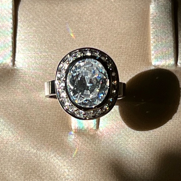 💍 Dazzling Genuine Cubic Zirconia Oval w/a Round Set Halo of Twinkling Pave - Picture 8 of 12